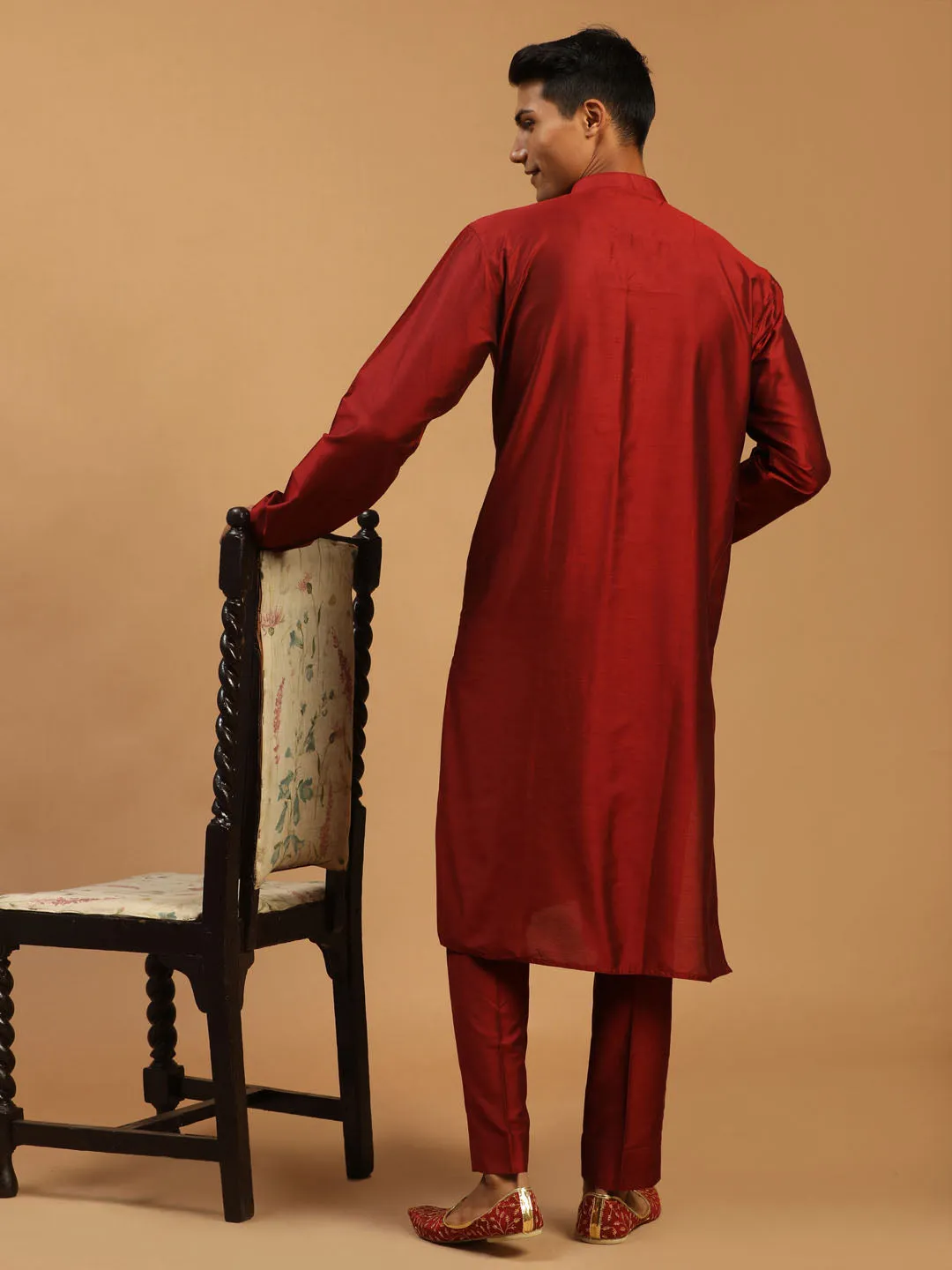 VASTRAMAY Maroon Viscose Kurta With Pant